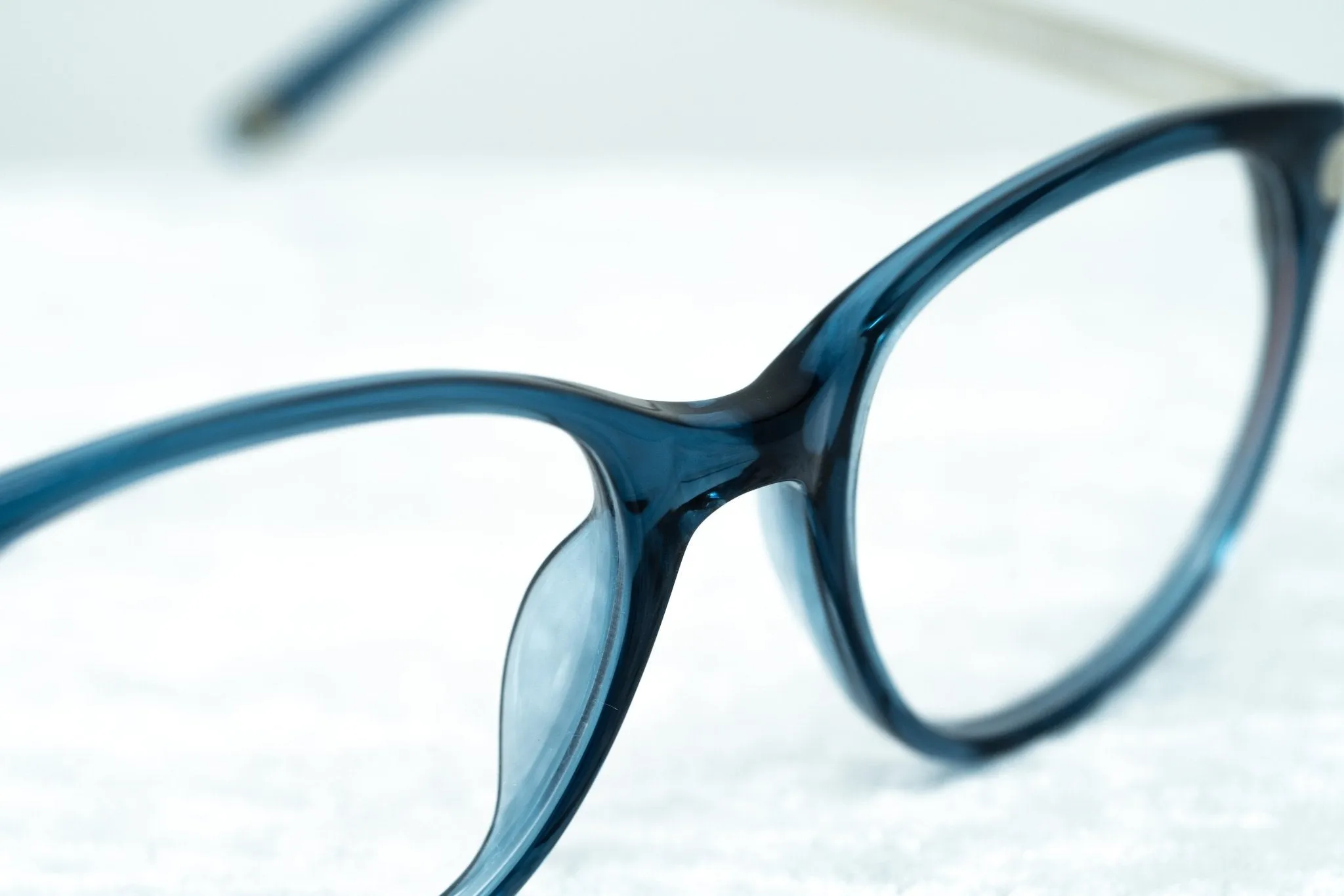 Oscar De La Renta Eyeglasses  Oval Blue and Clear