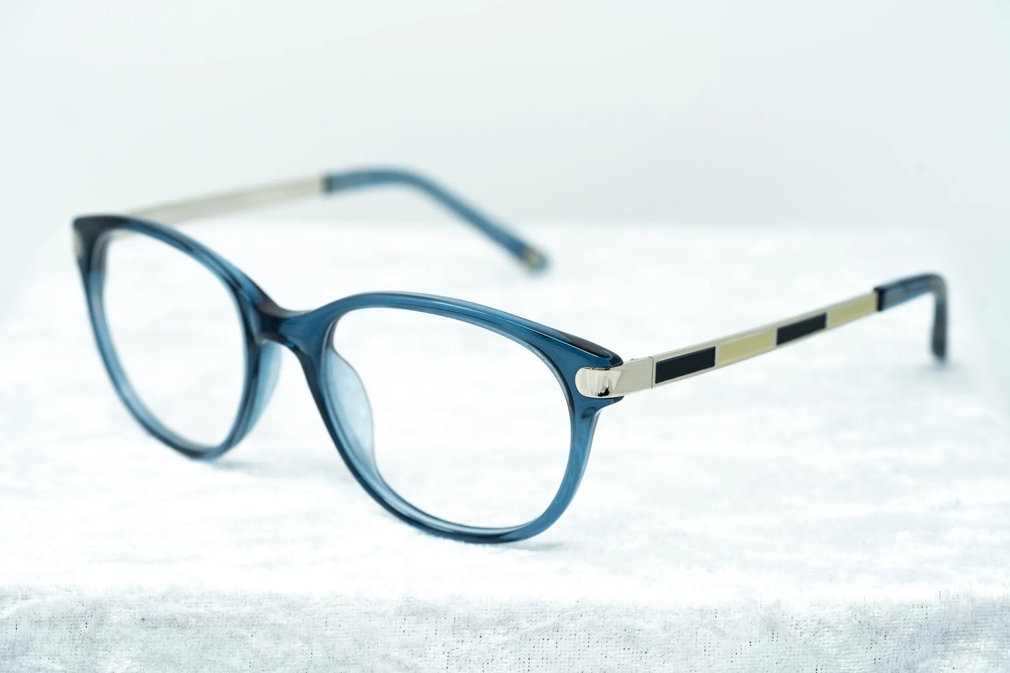 Oscar De La Renta Eyeglasses  Oval Blue and Clear