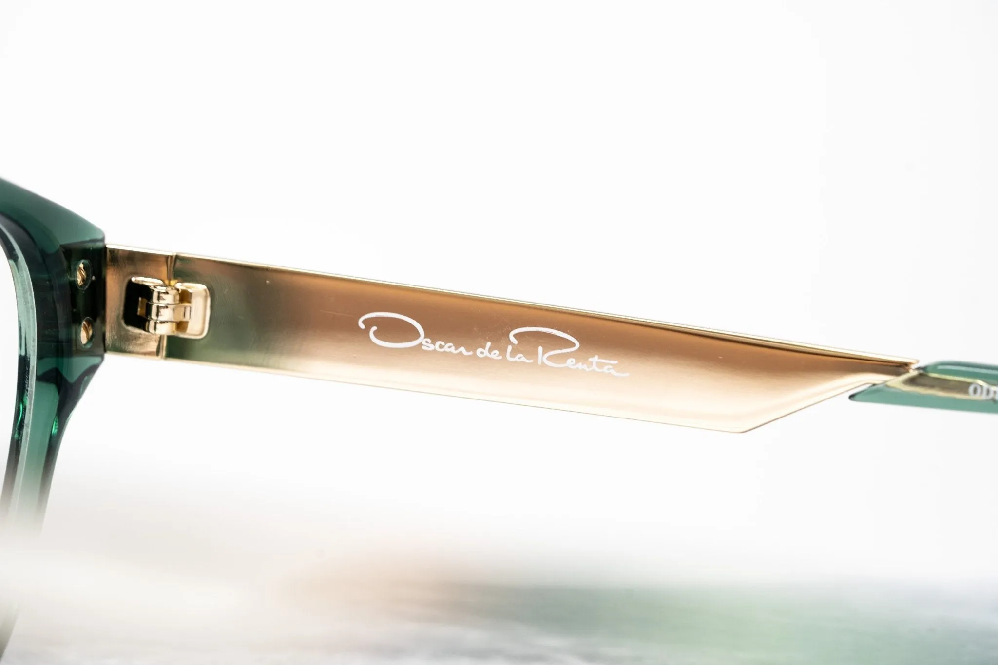 Oscar De La Renta Eyeglasses Oval Green and Clear